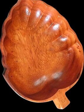 Hand-Carved Wooden Leaf Bowl ( Lrg.size)